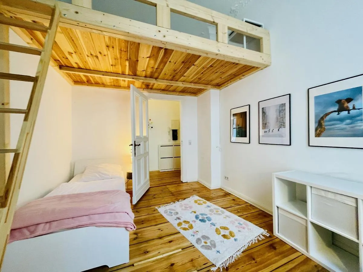 Stylish Design Apartment Very Close To Kurfurstendamm At Savignyplatz Berlino