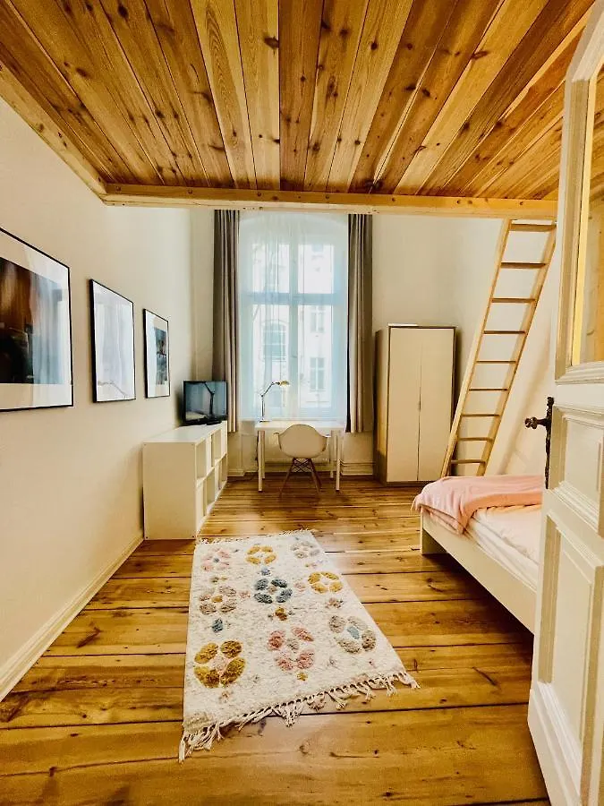 Stylish Design Apartment Very Close To Kurfurstendamm At Savignyplatz Berlino